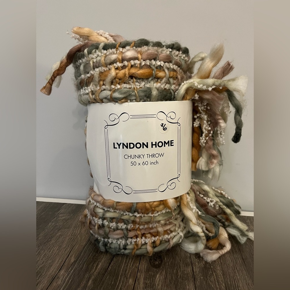 New Lyndon Home Chunky Throw Blanket